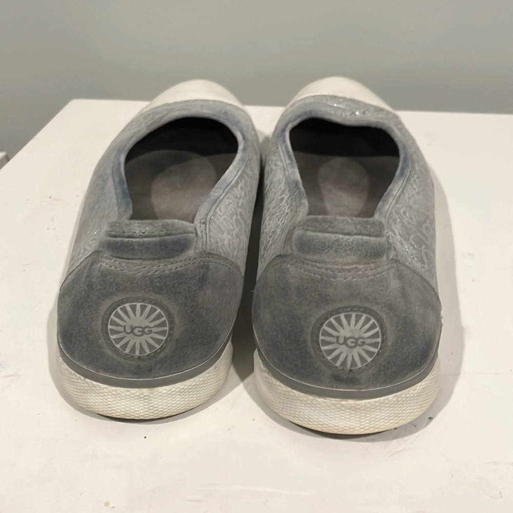 UGG silver slip-on flats - Size 9 - Picture 2 of 8